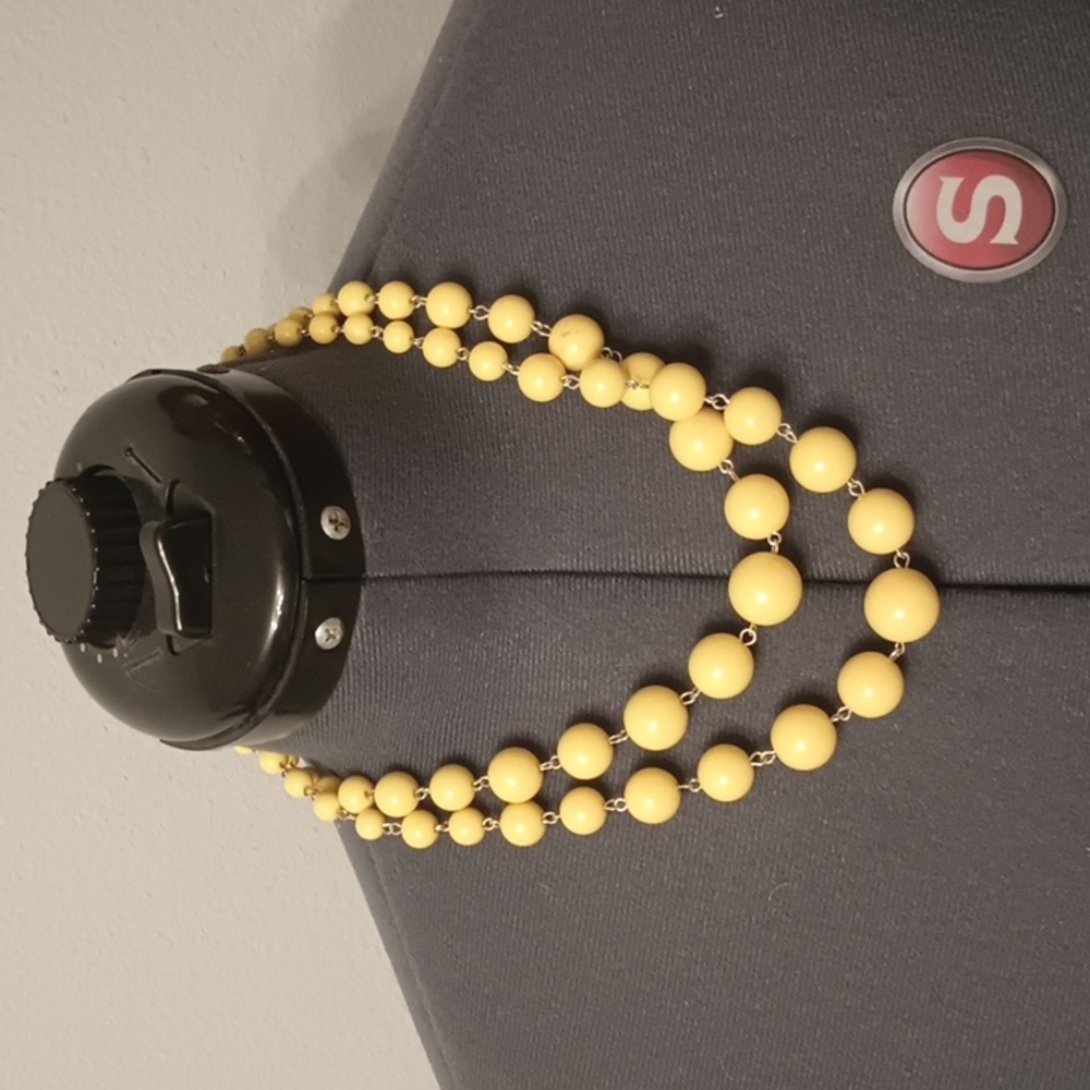 Vintage yellow 2 layer beaded necklace